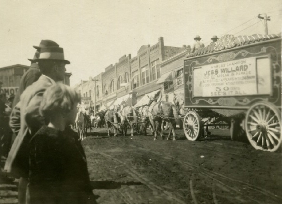 Oklahoma Circus Parade, exact location unknown, 1915