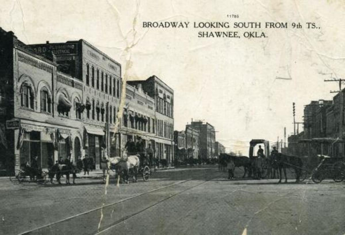 Broadway looking south from 9th street: late 1800s/early 1900s