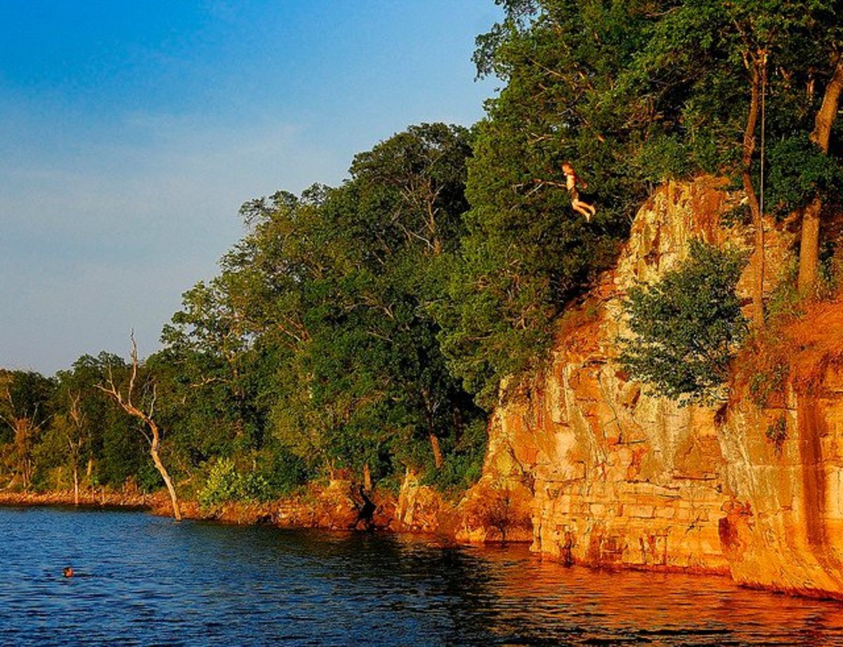 Cliff Diving at Lake Tenkiller