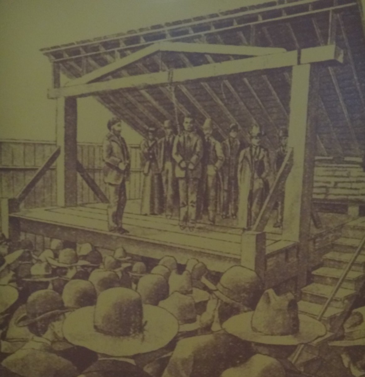 Onlookers watching a hanging in Ft. Smith