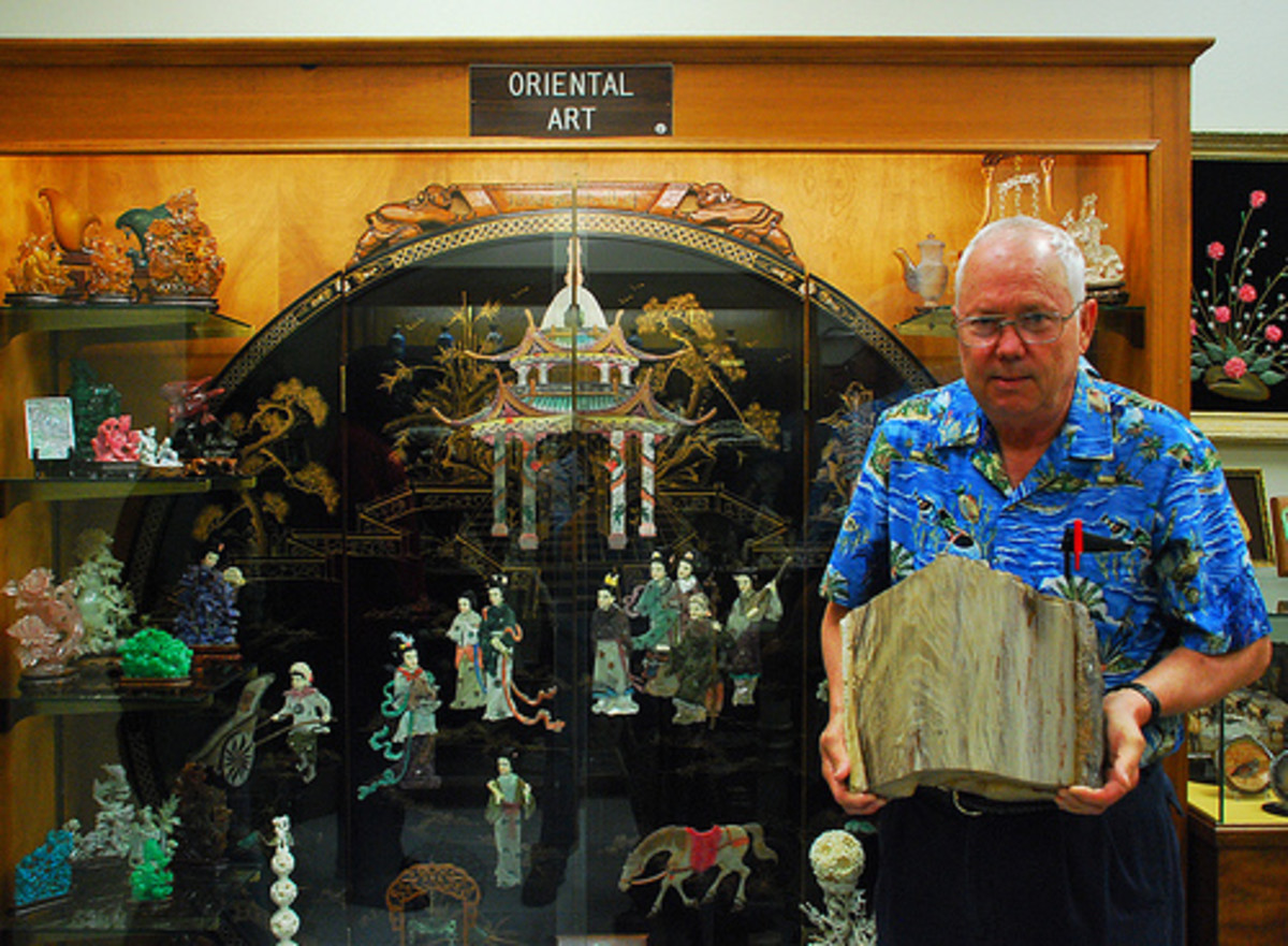 Museums in Tulsa: Asian display at the Elsing Museum at Oral Roberts University. The Earth Science Professor, Dr. Meleen, cares for the museum. Museums in Tulsa: Asian display at the Elsing Museum at Oral Roberts University. The Earth Science Professor, Dr. Meleen, cares for the museum.